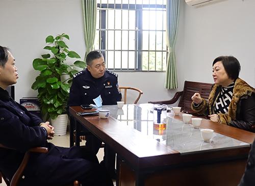 加强党建共建，亲昵警企关系